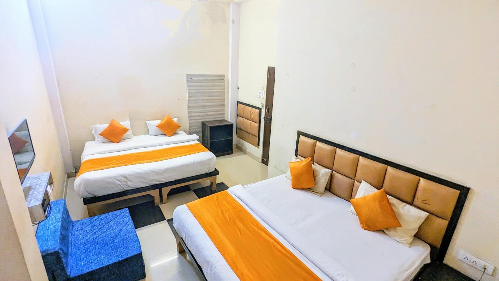 Jee, Homestay